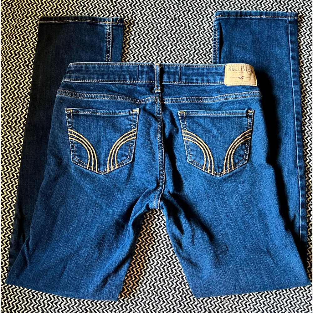 Hollister, dark wash, straight leg, 5 SHORT jeans